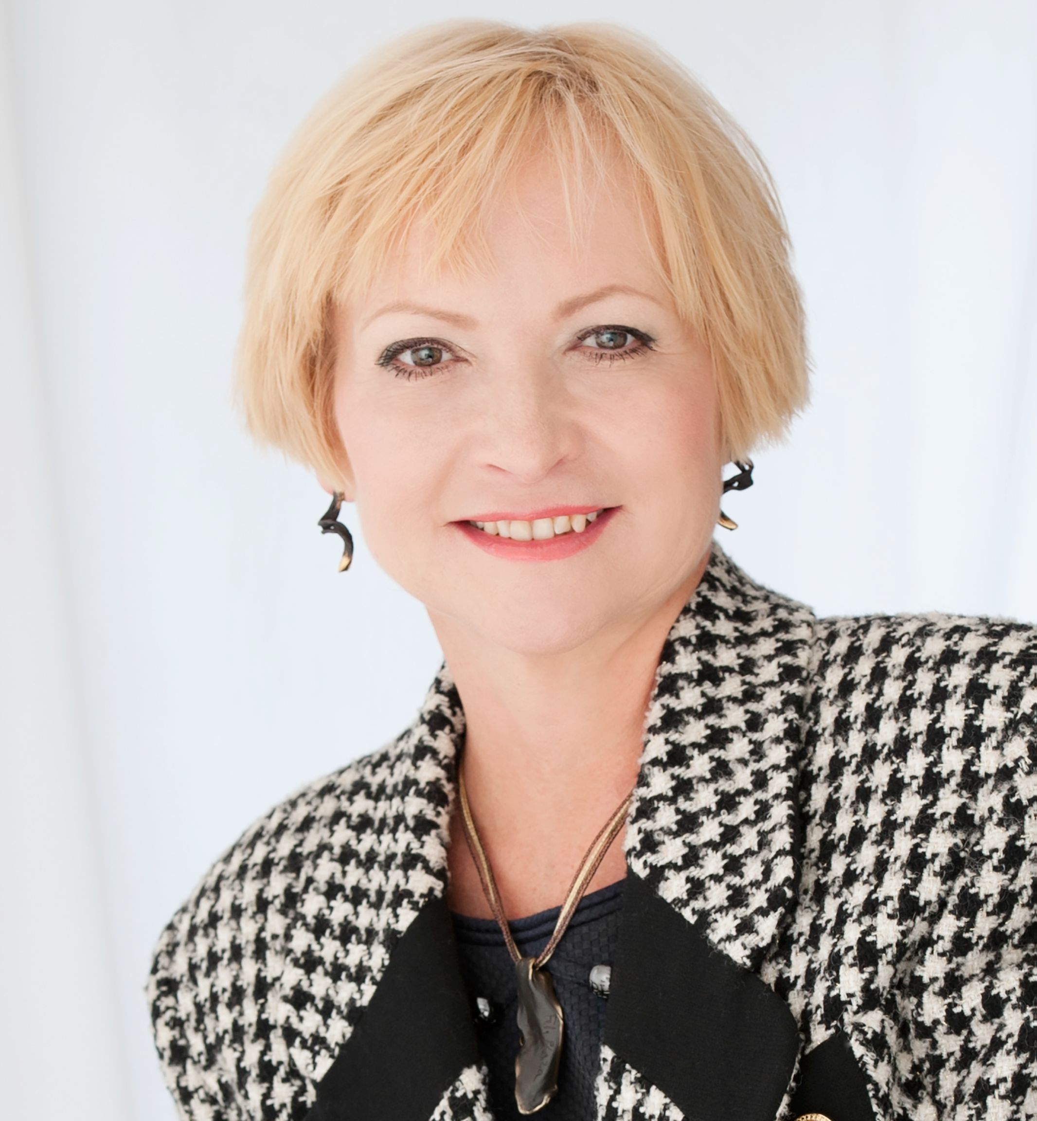 Prof. Elean P Ivanova